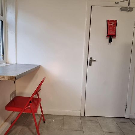 Easy Rooms, London Luton Airport -24 Hour Check-In Exterior photo