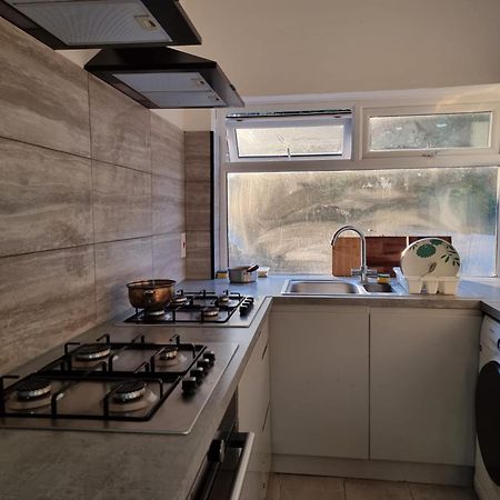 Easy Rooms, London Luton Airport -24 Hour Check-In Exterior photo
